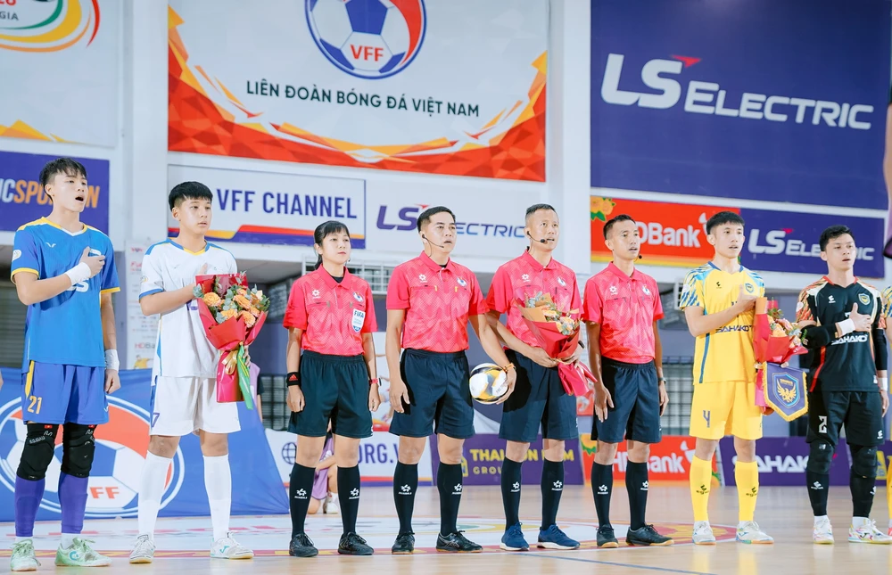 vinh-danh-vov-10-nam-kien-tri-gieo-mam-cho-futsal-viet-nam (6).jpg