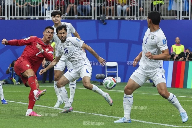 ronaldo-noi-nong-vi-messi-cau-hoi-vo-nghia (3).jpg