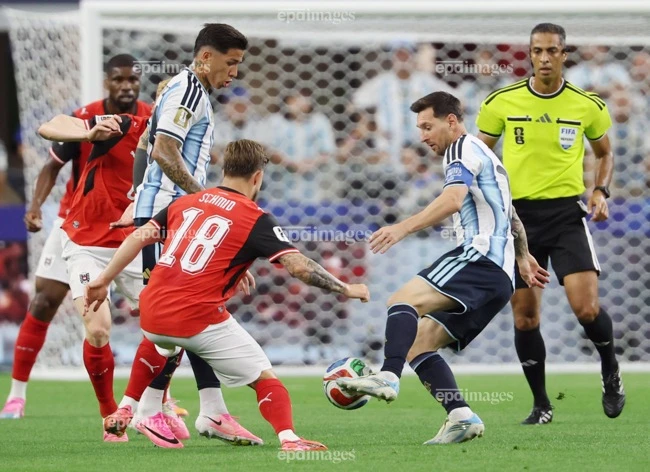 ronaldo-noi-nong-vi-messi-cau-hoi-vo-nghia.jpg