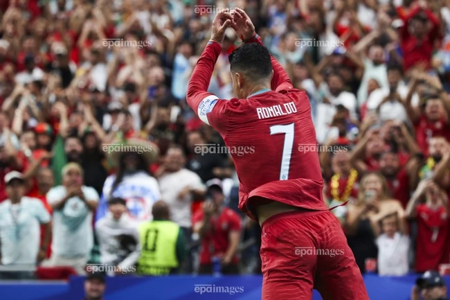 soc-colombia-thang-nhe-congo-ronaldo-co-nguy-co-bi-loai-som (3).jpg