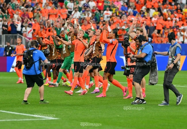 world-cup-2026-hon-loan-ve-di-tiep-doi-chu-tung-gio (2).jpg