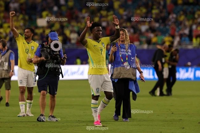 vong-knock-out-world-cup-brazil-cham-tran-ke-tung-ha-guc-minh-ha-lan-dung-do-hien-tuong (2).jpg