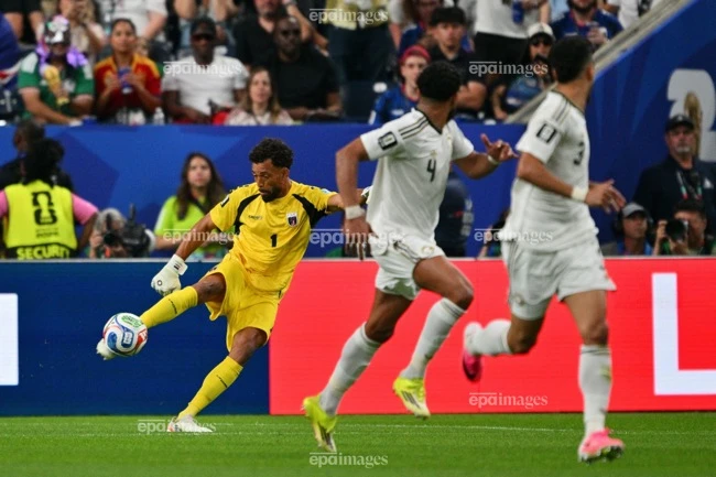 soc-thu-mon-40-tuoi-cape-verde-pha-ky-luc-world-cup-sau-36-nam (1).jpg