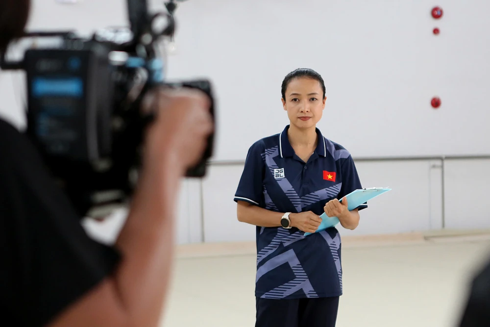 doc-la-nu-phong-vien-tran-tran-lam-phim-ve-goc-khuat-cua-nha-vo-dich (5).jpg