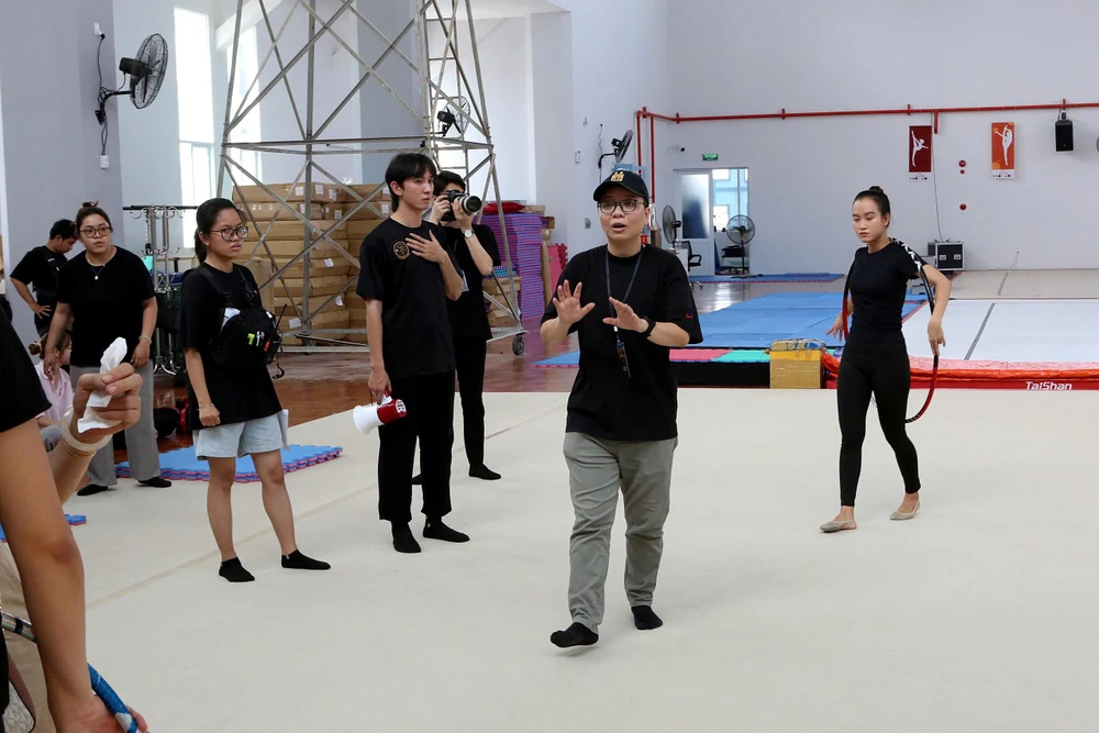 doc-la-nu-phong-vien-tran-tran-lam-phim-ve-goc-khuat-cua-nha-vo-dich (6).jpg