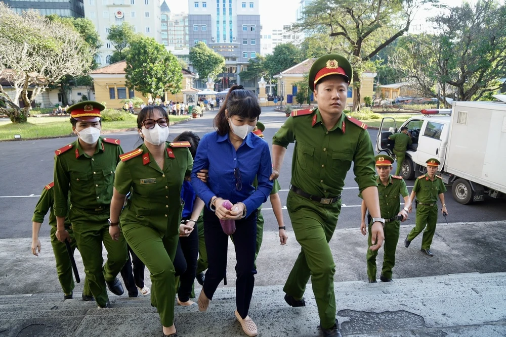 BV Thủ Đức, xét xử tham ô 100 tỉ