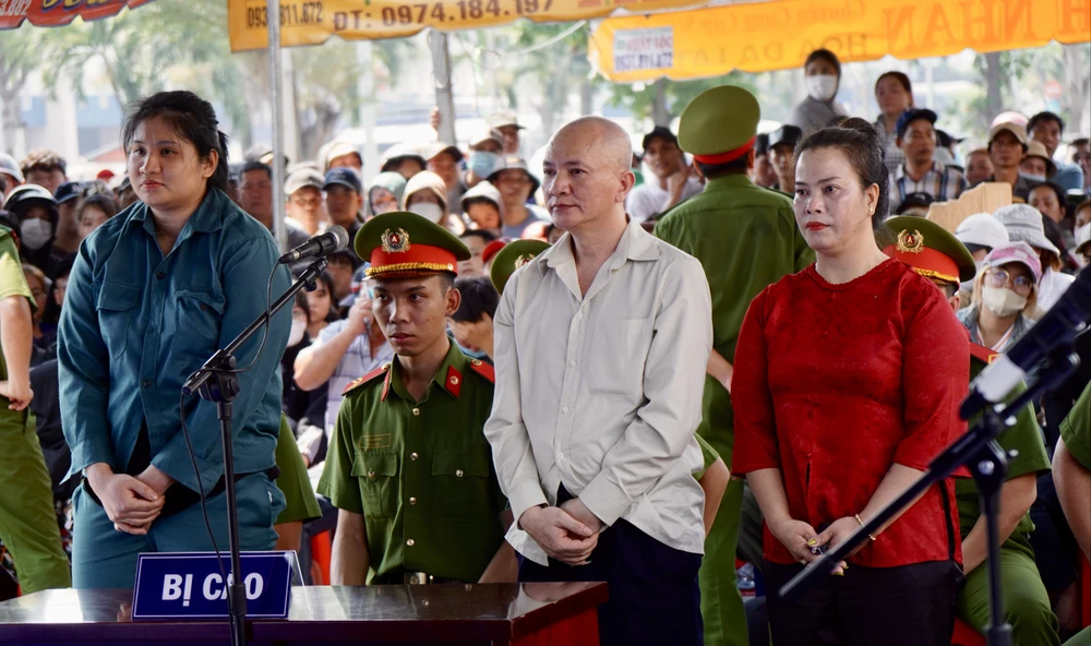 vi phạm quy định về bảo vệ động vật nguy cấp, quý, hiếm.