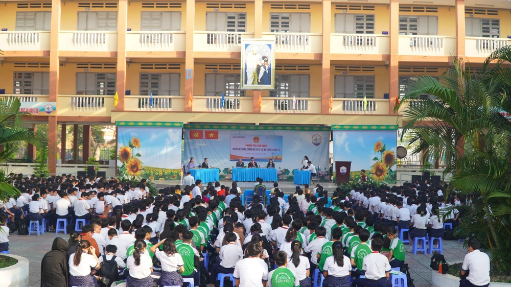 trộm tiền mua ma túy