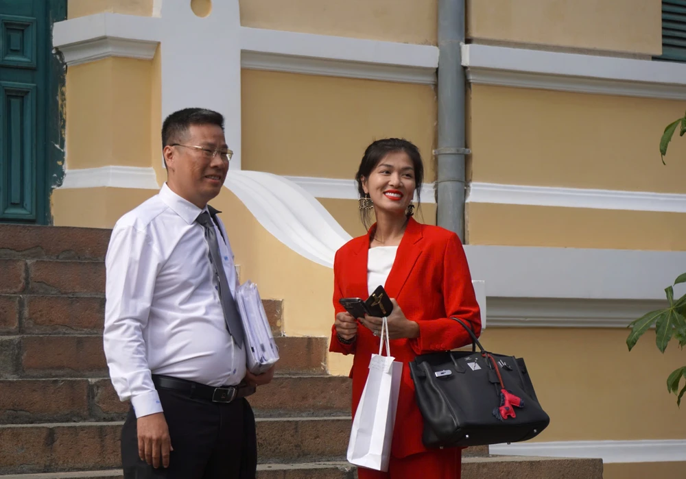 Trà Ngọc Hằng, Vụ kiện người mẫu Trà Ngọc Hằng, phía bị đơn bất ngờ phủ nhận lời khai