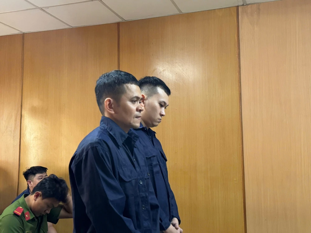 lộ bí mật công tác