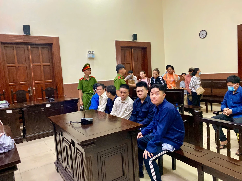 buôn lậu hơn 6 tấn vàng