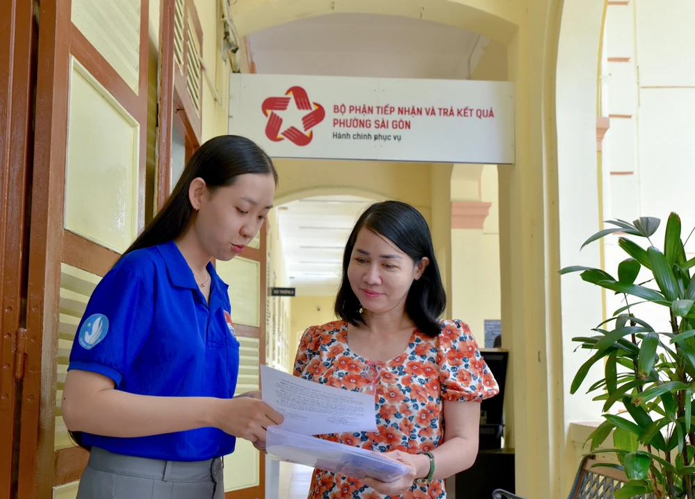 Áo -xanh -TP.HCM -tiếp-sức -tại-trung-tâm-phục-vụ-hành-chính-côngDSC_4414.jpg