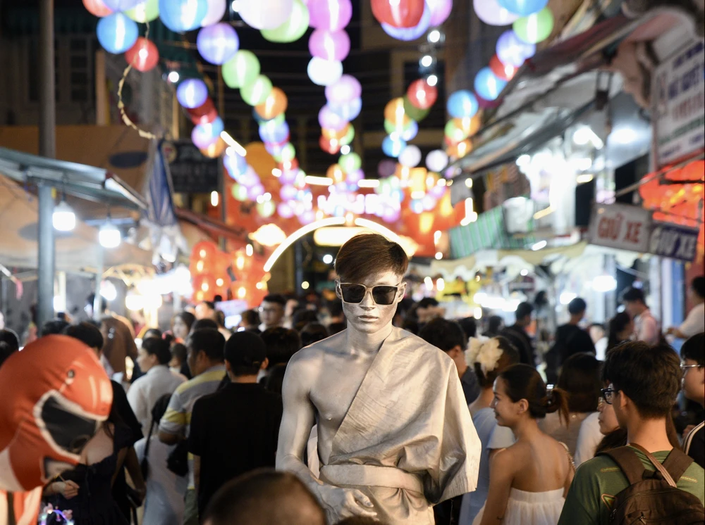 Phố lồng đèn, Lương Nhữ Học