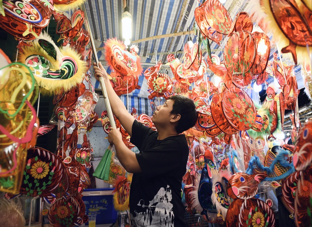 Phố lồng đèn, Lương Nhữ Học