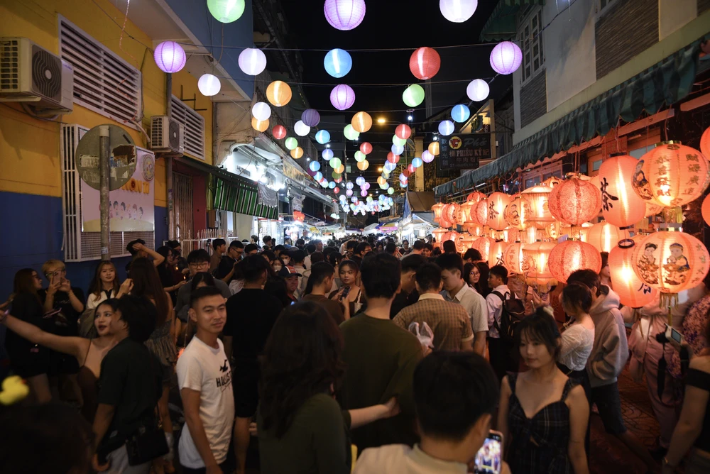 Phố lồng đèn, Lương Nhữ Học