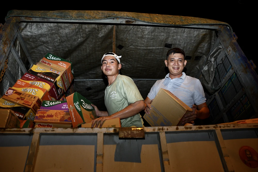 đồng bào vùng lũ, Người dân TP.HCM ủng hộ đồng bào vùng lũ,