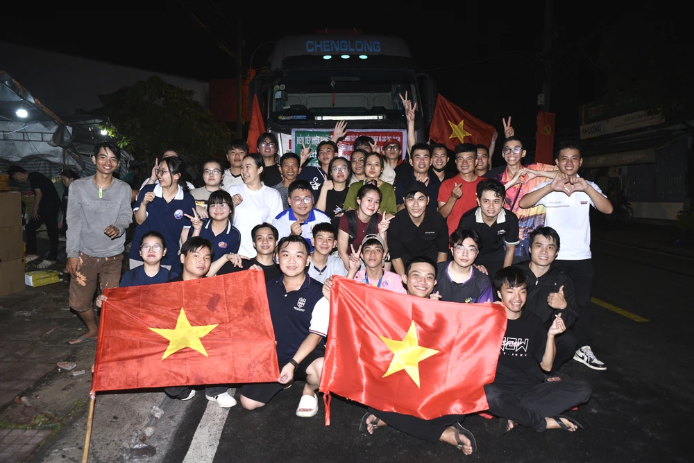 đồng bào vùng lũ, Người dân TP.HCM ủng hộ đồng bào vùng lũ,