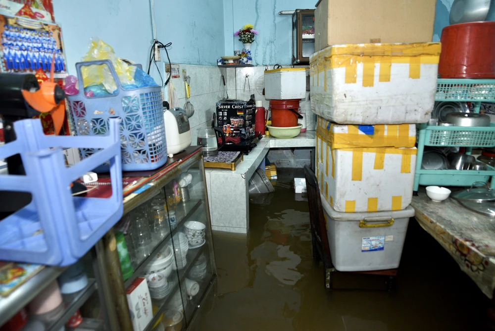 Triều cường dâng, trắng đêm tát nước, bán đảo thanh đa bình quới