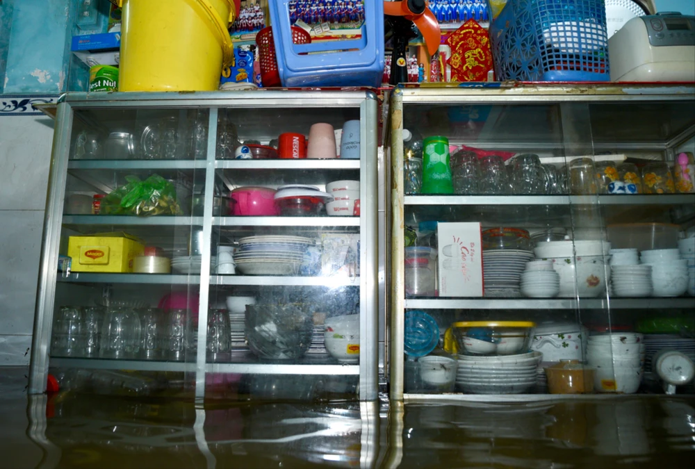 Triều cường dâng, trắng đêm tát nước, bán đảo thanh đa bình quới