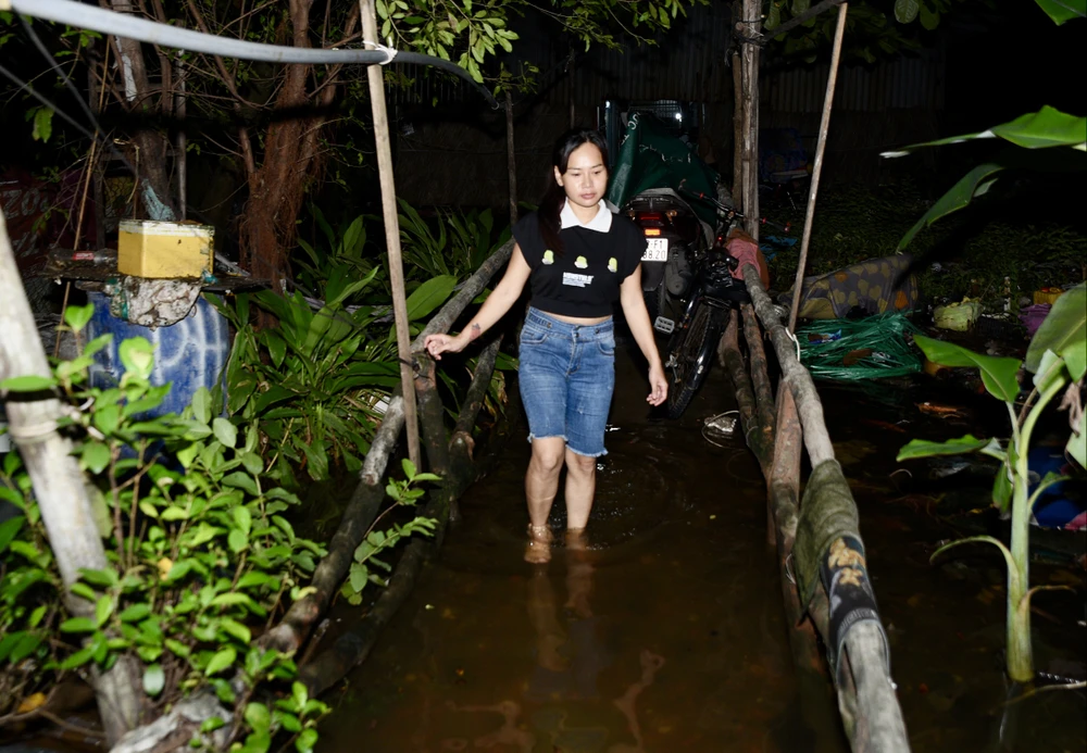 Triều cường dâng, trắng đêm tát nước, bán đảo thanh đa bình quới