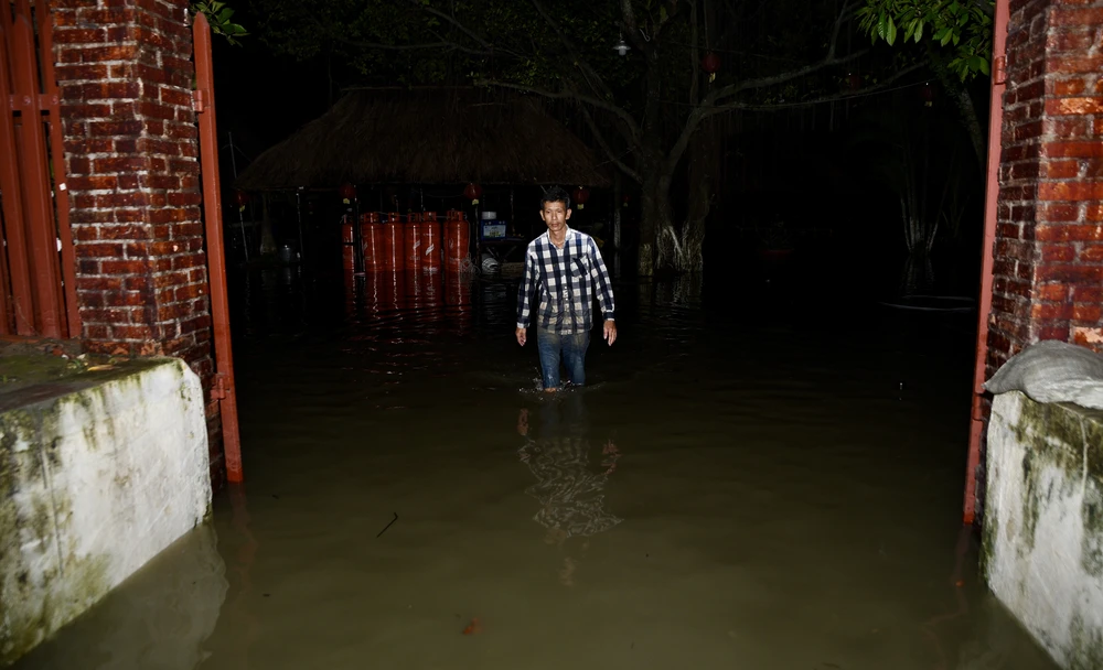 Triều cường dâng, trắng đêm tát nước, bán đảo thanh đa bình quới