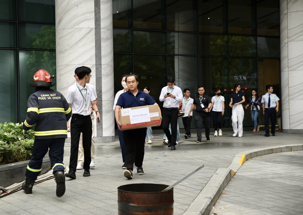 DSC_7008-TPHCM- diễn-tập-chữa-cháy-tòa-nhà-The-Nexus .jpg