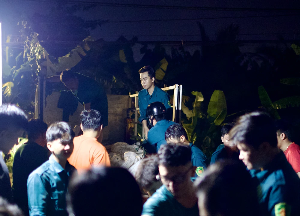 Triều cường dâng, trắng đêm tát nước, bán đảo thanh đa bình quới