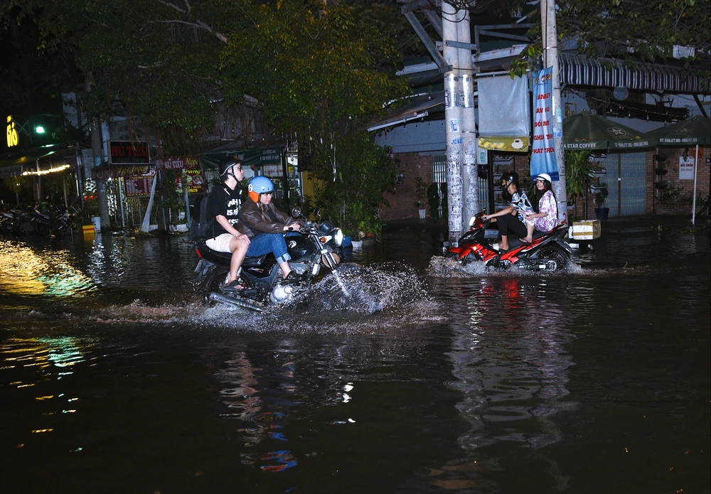 Triều cường dâng, cư xá ngân hàng,