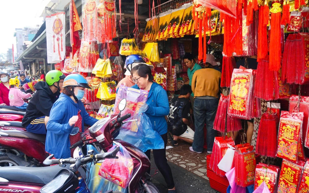 z7520633097524_dc2883e7e14b76f577d744725f0518e7chợ Thiếc chợ vàng mã TP.HCM .jpg