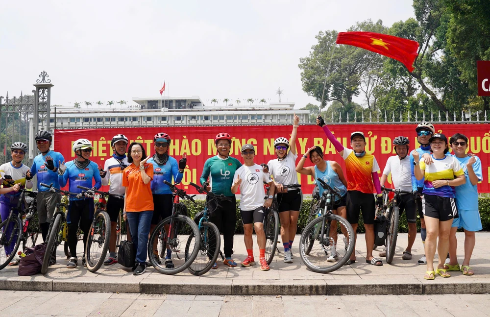 bầu cử-cờ hoa- đại biểu- TP.HCM- khẩu hiệu (20).jpg