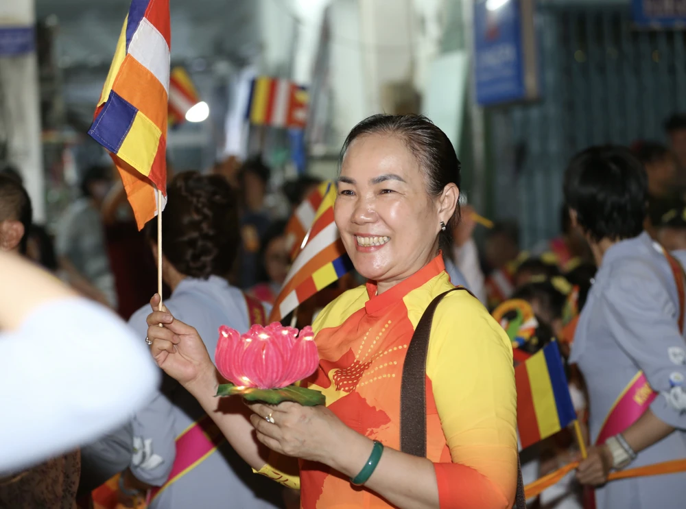 Phật đản, Tôn tượng Đức Phật đản sinh, TP.HCM, chùa Ấn Quang, Việt Nam Quốc tự (19).jpg