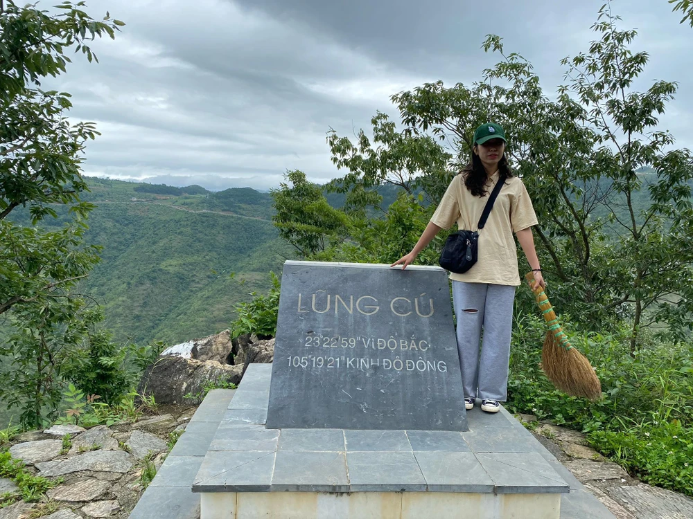 Tương tự như cột cờ Lũng Cũ, điểm cực bắc - chòi vọng cảnh cũng trở thành điểm đến lý tưởng, mà du khách nào cũng muốn chinh phục. Ảnh: Phan Tuân.