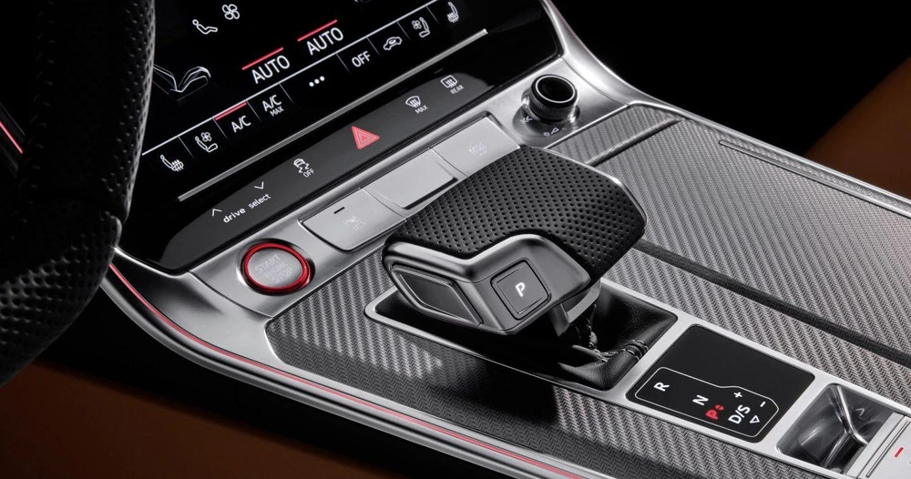 Hệ thống phanh trên Audi A6 2022 được thực hiện với sự hỗ trợ của các rô-to 13,3 "phía trước và 13" phía sau. Ảnh: Hotcars.