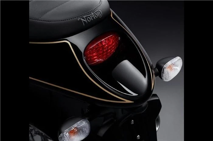 Phía đuôi xe khá đẹp và bắt mắt. Ảnh: Autocarindia