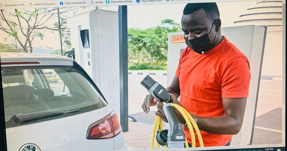 Khi mua ô tô điện đã qua sử dụng bạn cần lưu ý những gì. Ảnh :Motorbiscuit