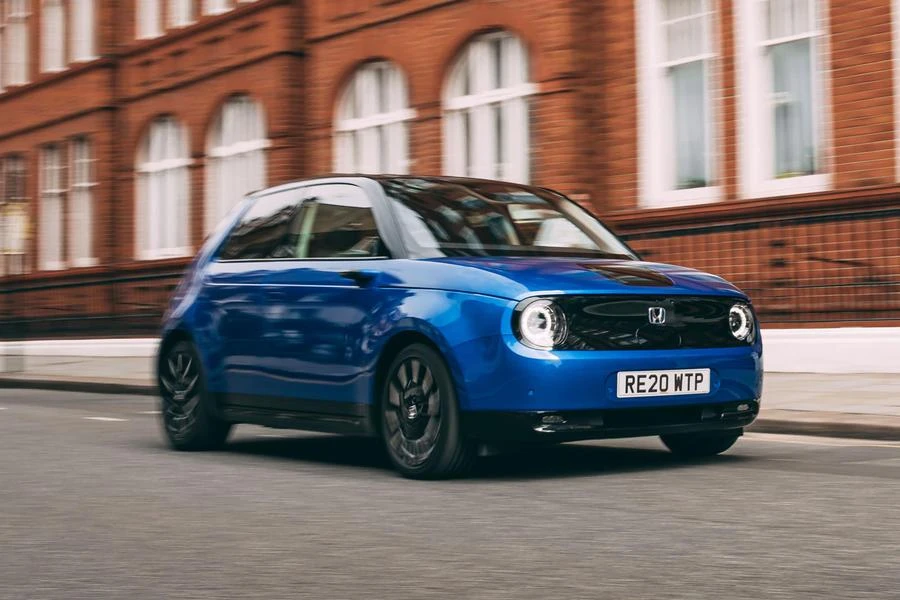 Honda E là chiếc xe ô tô điện đầu tiên của hãng Honda. Ảnh: Autocar.