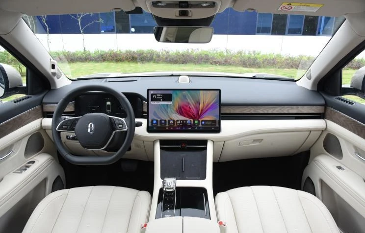 M7 sử dụng hệ thống buồng lái thông minh HarmonyOS. Ảnh: Chinapev. M7 sử dụng hệ thống buồng lái thông minh HarmonyOS. Ảnh: Chinapev.