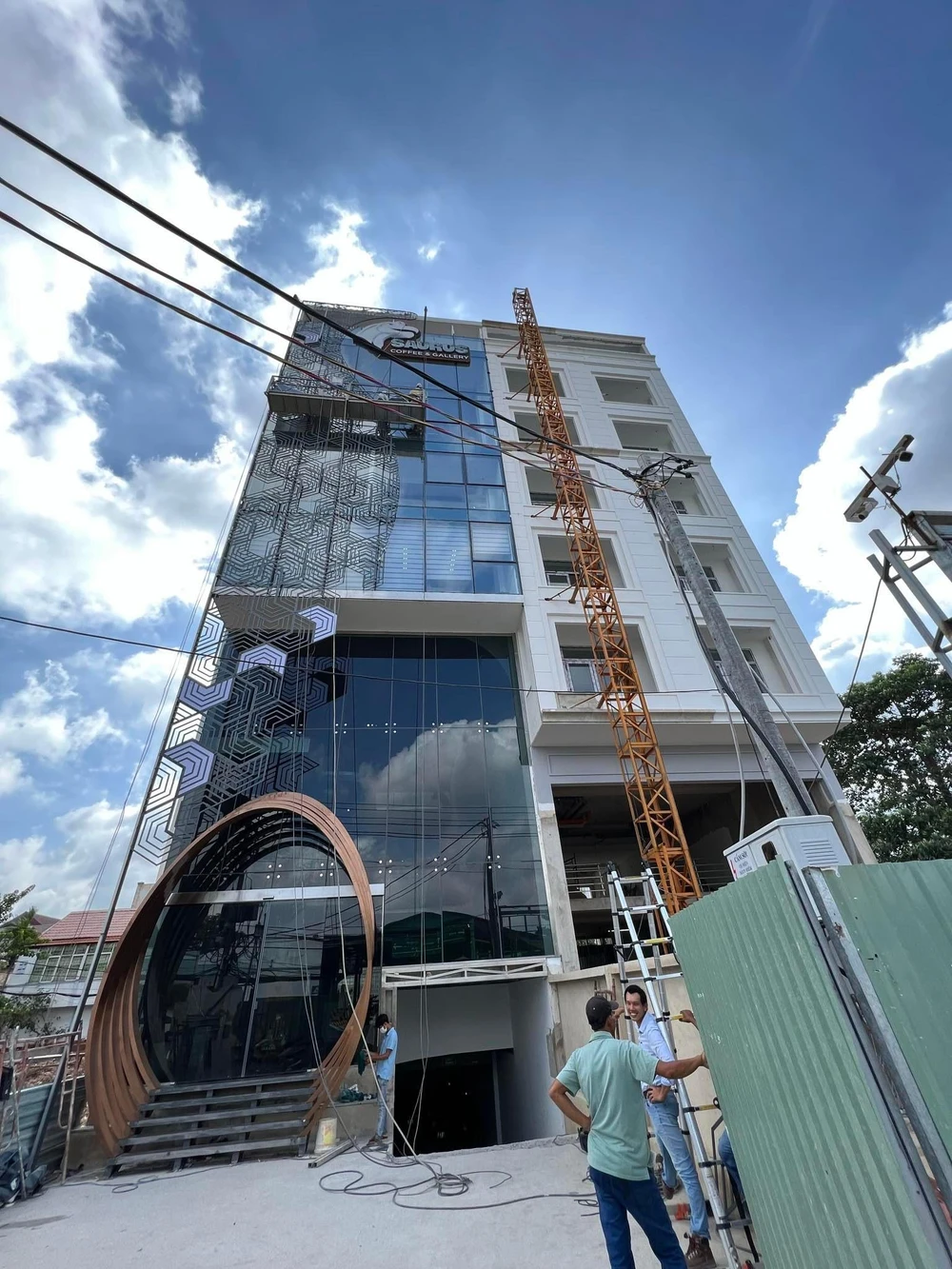 Đến nay, quán cà phê đã chính thức đi vào hoạt động.