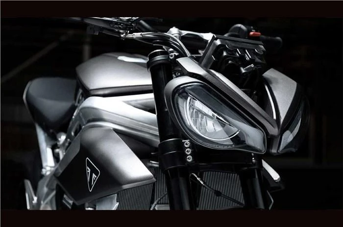 Triumph TE-1 có đèn pha đôi đặc trưng. Ảnh: Autocarindia.