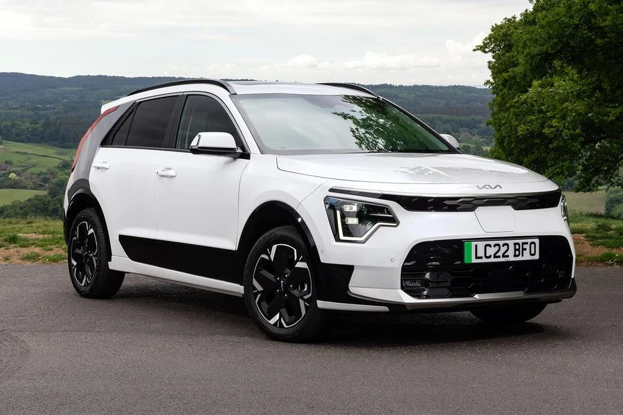 Kia Niro EV 2022 đa dụng có giá hơn 1 tỉ đồng ảnh 1