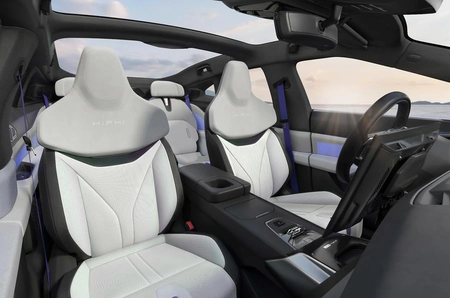 HiPhi Z còn được thiết kế ánh sáng xung quanh. Ảnh: Autocar.