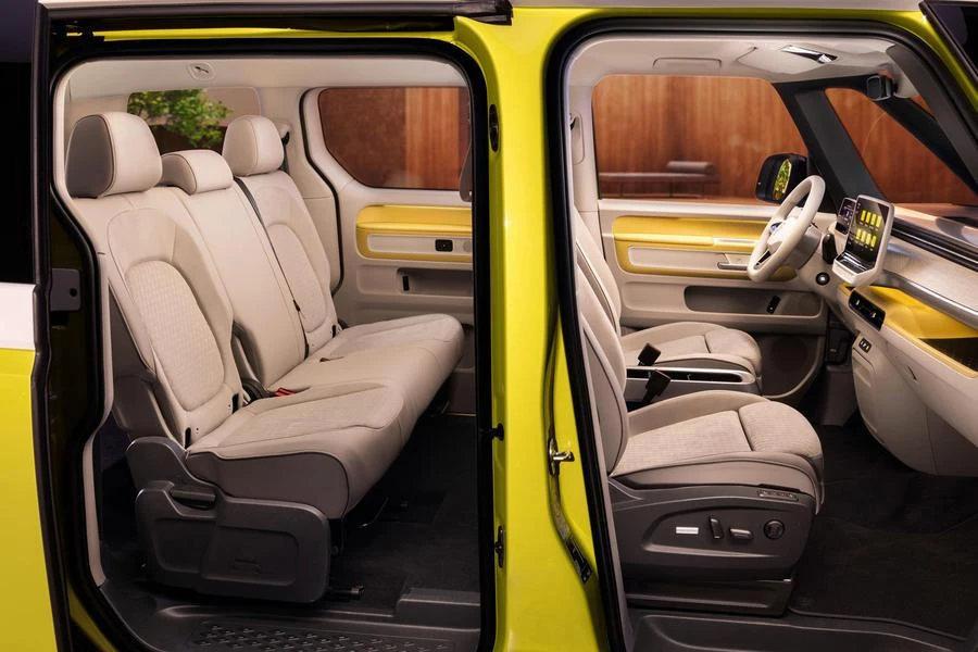 ID Buzz ghế trước được đặt cao hơn 261mm so với dòng xe khác. Ảnh: Autocar.