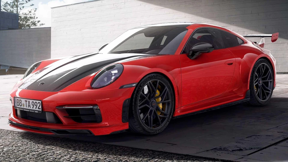 Porsche 911 GTS được thiết kế mui xe bằng sợi carbon 5,51 (2,5 kg). Ảnh: Moto1.