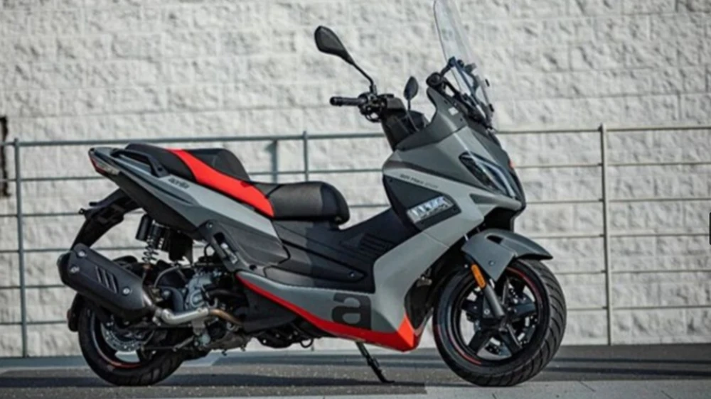 Chiếc maxi-scooter này đang được bán độc quyền tại thị trường Trung Quốc. Ảnh: Autocarindia. Chiếc maxi-scooter này đang được bán độc quyền tại thị trường Trung Quốc. Ảnh: Autocarindia.