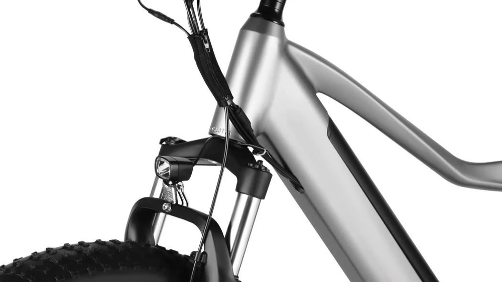 Chiếc xe điện còn tự tin chạy trên tuyết, bùn. Ảnh: Autoevolution.