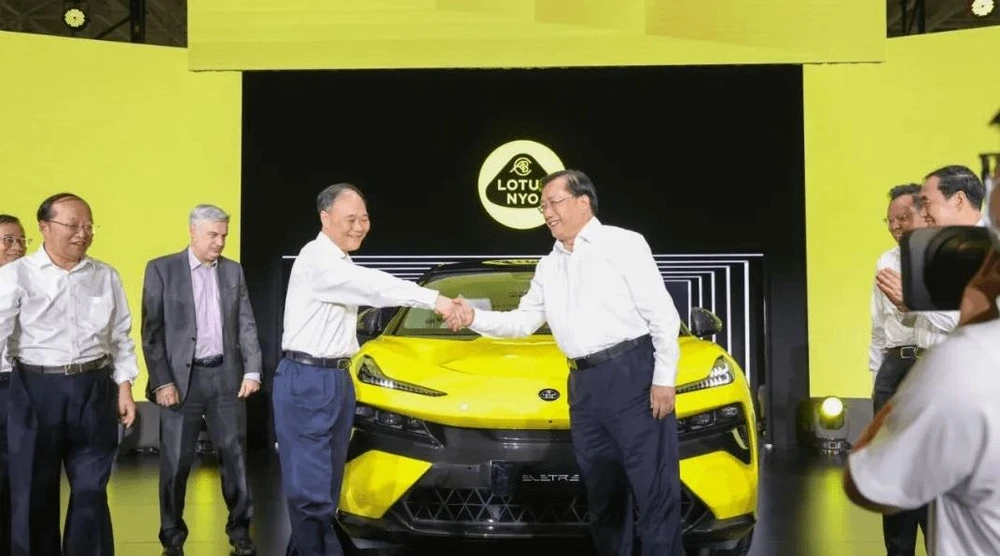 Ra mắt chiếc xe SUV thuần điện cao cấp đầu tiên của Lotus. Ảnh: Chinapev.