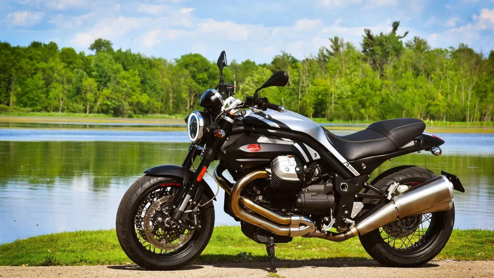 Moto được trang bị đèn LED cao cấp nhất chưa dòng xe nào có. Ảnh: Autoevolution.