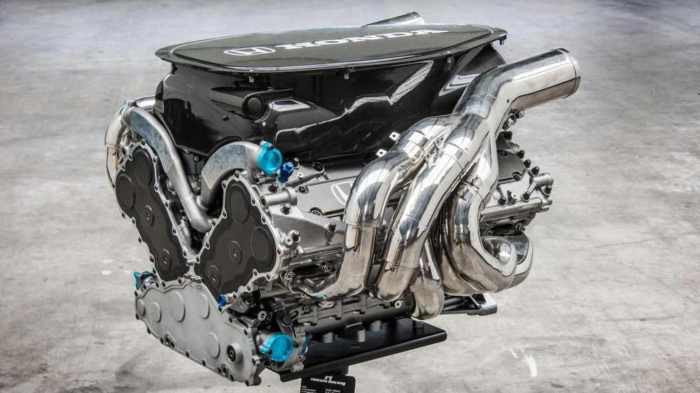 Nhà sản xuất ô tô đã trở lại vào năm 2015 để cung cấp năng lượng cho đội McLaren. Ảnh: Moto1.