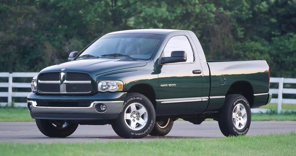 Dodge Ram 1500 ST 2004 là phiên bản có giá cả phù hợp nhất. Ảnh: Hotcars.