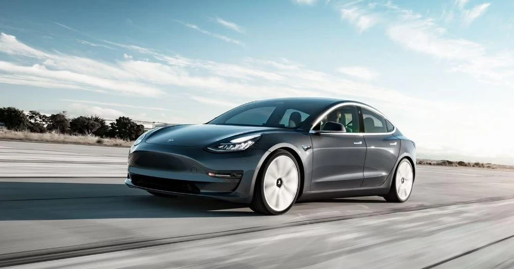 Tesla Model 3 có động cơ điện là vô hạn về công suất mà chúng tạo ra. Ảnh: Hotcars.